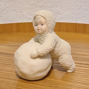 Snowbabies 7962-6 "I'm Making Snowballs!" Figurine